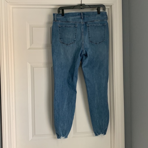Distressed Banana Republic capris/ankle jeans - Picture 2 of 3